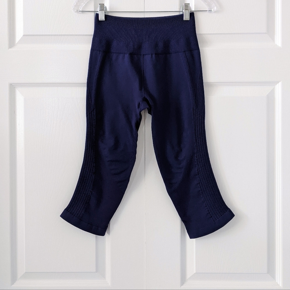 Lululemon Flow & Go Blue Cropped Leggings | Size *S/M* - Picture 7 of 12